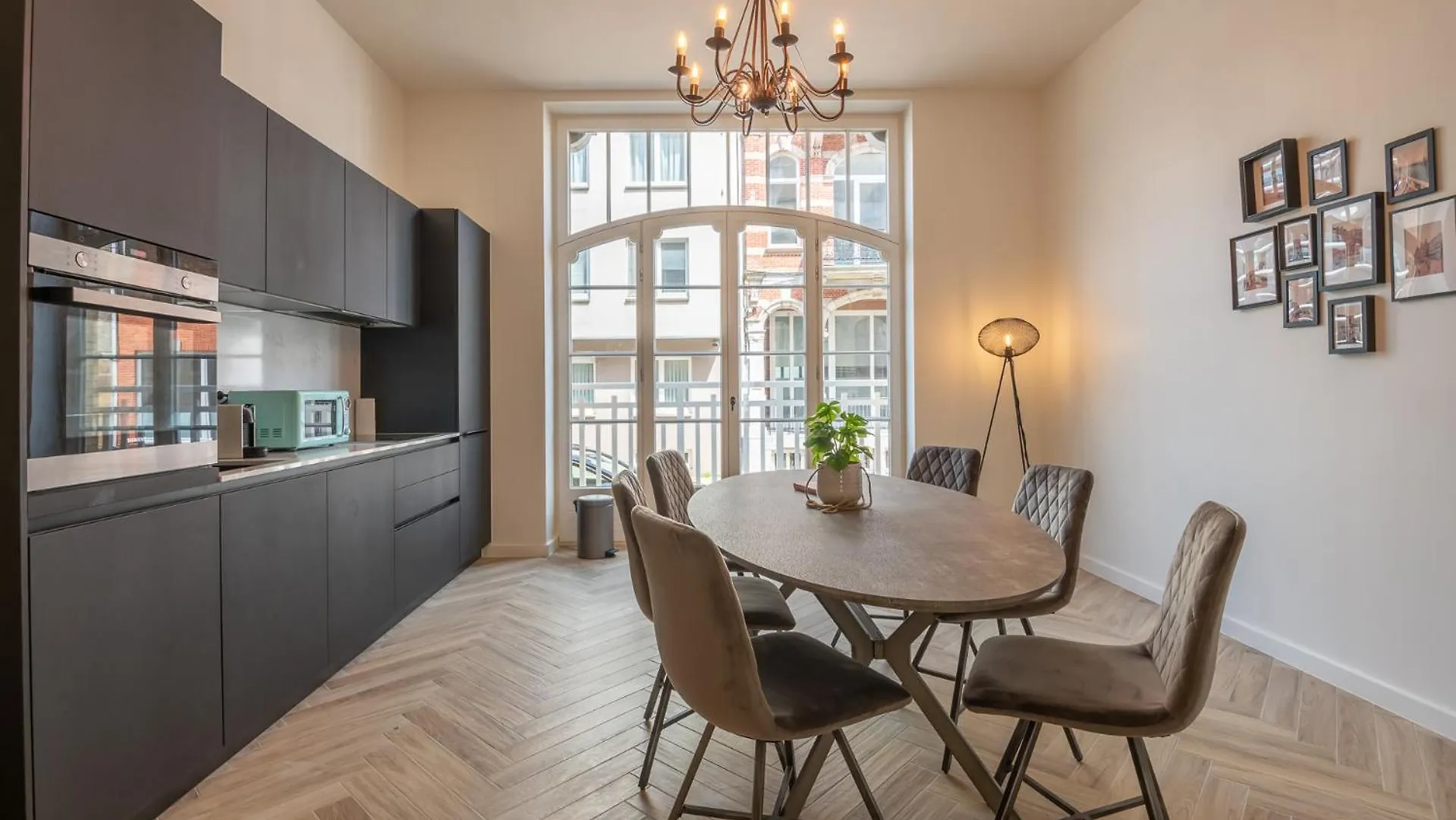 Beautiful Renovated Apartment In An Authentic Building Остенде