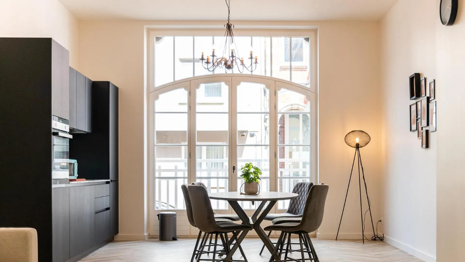 Beautiful Renovated Apartment In An Authentic Building Остенде Бельгия