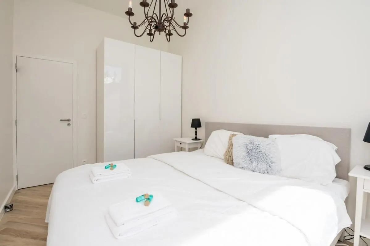 Beautiful Renovated Apartment In An Authentic Building Остенде